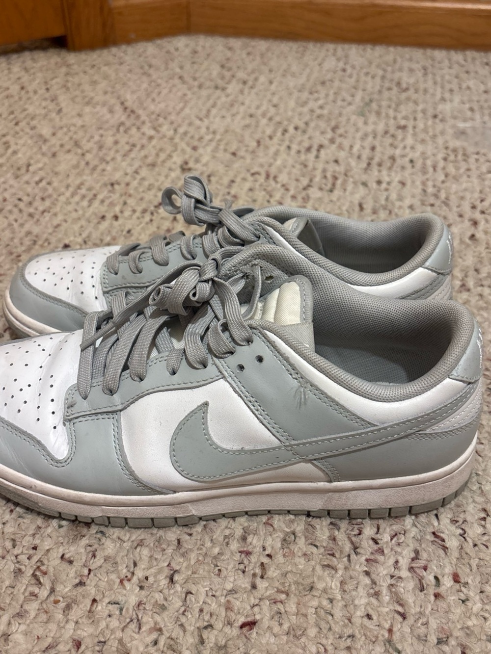 Nike Low-Top Sneakers in White & Light Gray